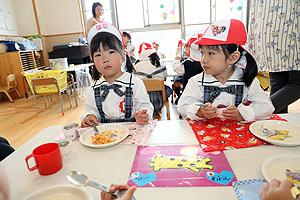 給食おいしかったね　　きりん・ぱんだ・ことり・りす