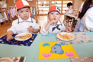 給食おいしかったね　　きりん・ぱんだ・ことり・りす