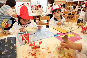 お給食の様子です　うさぎ・りす