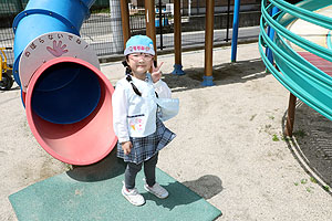 園庭で思いっきり遊びました！　ばら・すみれ・たんぽぽ・さくら