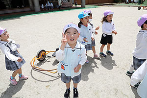 園庭で思いっきり遊びました！　ばら・すみれ・たんぽぽ・さくら