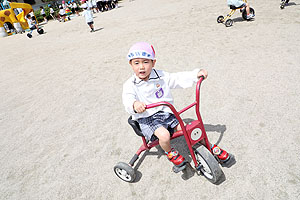 園庭で思いっきり遊びました！　ばら・すみれ・たんぽぽ・さくら