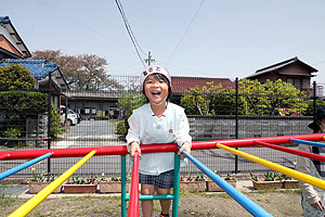 園庭で思いっきり遊びました！　ばら・すみれ・たんぽぽ・さくら