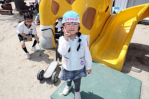 園庭で思いっきり遊びました！　ばら・すみれ・たんぽぽ・さくら