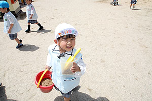 園庭で思いっきり遊びました！　ばら・すみれ・たんぽぽ・さくら