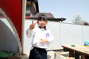 園庭で思いっきり遊びました！　ばら・すみれ・たんぽぽ・さくら