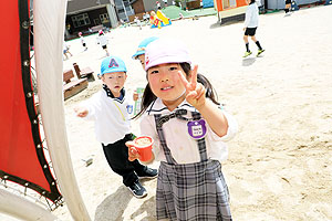 園庭で思いっきり遊びました！　ばら・すみれ・たんぽぽ・さくら