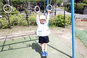 園庭で思いっきり遊びました！　ばら・すみれ・たんぽぽ・さくら