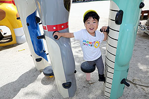 園庭の遊具でいっぱい遊びました　ひよこ・あひる