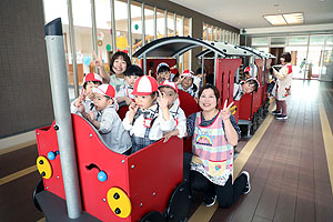 みんなで汽車に乗りました　りす
