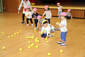 ボール遊び　あひる・ひよこ