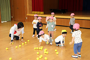 ボール遊び　あひる・ひよこ