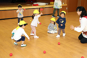 ボール遊び　あひる・ひよこ