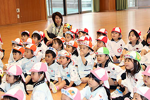 4月生まれのお誕生会　「幼稚園劇」　年少組・ひよこ・あひる組