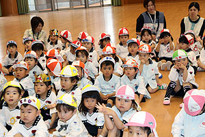 4月生まれのお誕生会　「幼稚園劇」　年少組・ひよこ・あひる組