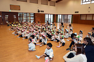 4月生まれのお誕生会　「幼稚園劇」　年少組・ひよこ・あひる組