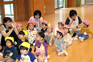 4月生まれのお誕生会　「幼稚園劇」　年少組・ひよこ・あひる組