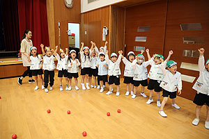 4月生まれのお誕生会　「春の大運動会」　年長組　NO.1