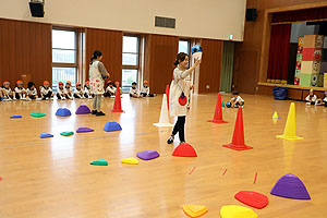4月生まれのお誕生会　「春の大運動」　年長組　NO.2
