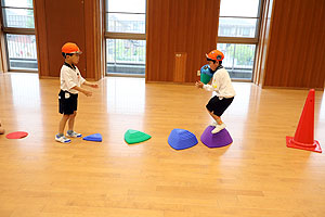 4月生まれのお誕生会　「春の大運動」　年長組　NO.2
