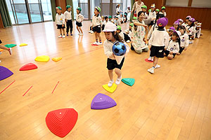 4月生まれのお誕生会　「春の大運動」　年長組　NO.2