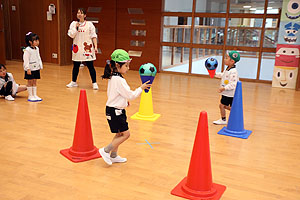 4月生まれのお誕生会　「春の大運動」　年長組　NO.2