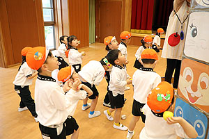 4月生まれのお誕生会　「春の大運動」　年長組　NO.2