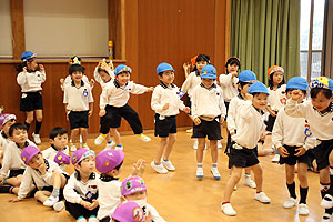4月生まれのお誕生会　「春の大運動」　年長組　NO.2