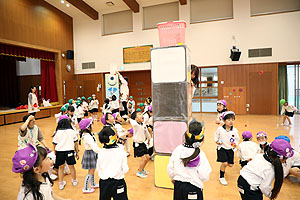 4月生まれのお誕生会　「春の大運動」　年長組　NO.2