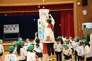 4月生まれのお誕生会　「春の大運動」　年長組　NO.2