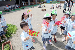 こいのぼりと記念撮影　　きりん・ことり