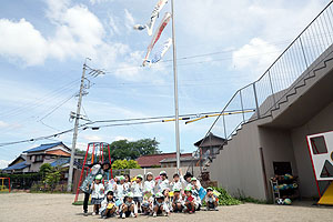 こいのぼりと記念撮影　　きりん・ことり