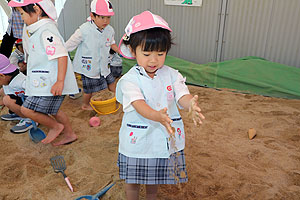 園庭遊びの様子　ぱんだ・こあら・うさぎ・ことり