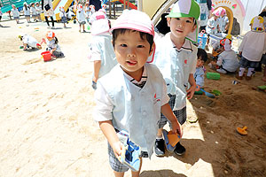 園庭遊びの様子　ぱんだ・こあら・うさぎ・ことり