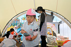 園庭遊びの様子　ぱんだ・こあら・うさぎ・ことり