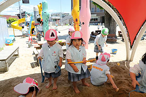 園庭遊びの様子　ぱんだ・こあら・うさぎ・ことり