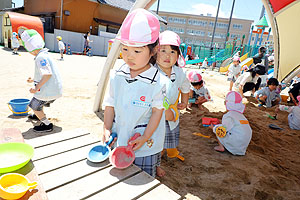 園庭遊びの様子　ぱんだ・こあら・うさぎ・ことり