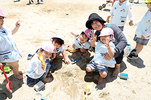 園庭遊びの様子　ぱんだ・こあら・うさぎ・ことり