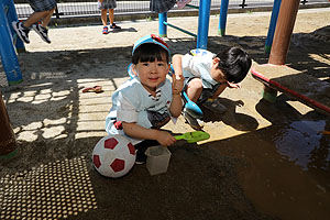 園庭遊びの様子　ぱんだ・こあら・うさぎ・ことり