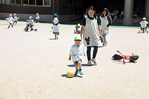 園庭遊びの様子　ぱんだ・こあら・うさぎ・ことり