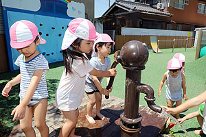 泥んこ遊び　うさぎ・ことり