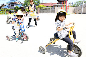 園庭遊び楽しいね！　あひる