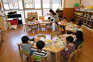 お給食の様子です　ひよこ・あひる