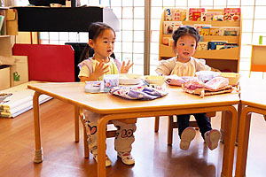 お給食の様子です　ひよこ・あひる