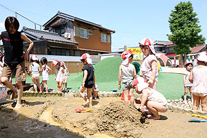 泥んこ遊び楽しかったね　　りす