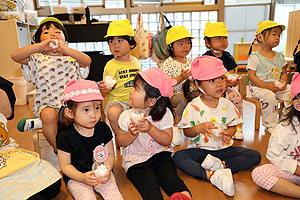 5月生まれのお誕生会　　ひよこ・あひる組