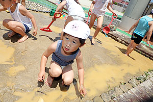 思いっきり水遊び　たんぽぽ・すみれ