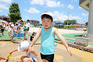 思いっきり水遊び　たんぽぽ・すみれ