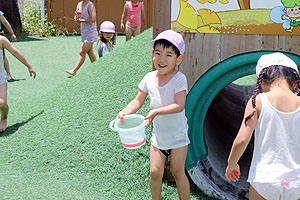 思いっきり水遊び　たんぽぽ・すみれ