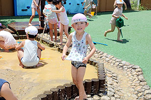 思いっきり水遊び　たんぽぽ・すみれ